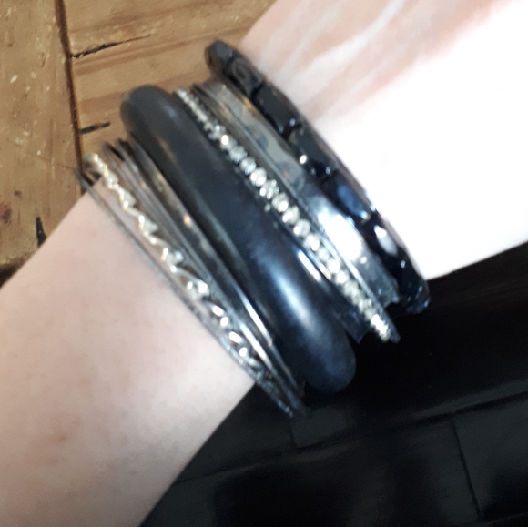 Assorted bangles - Picture 2 of 2